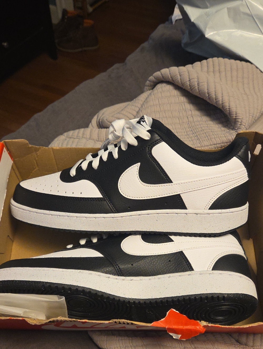 New! Black and White PANDA Low-Top Leather NIKE Sneakers 10 MENS Court Vision
